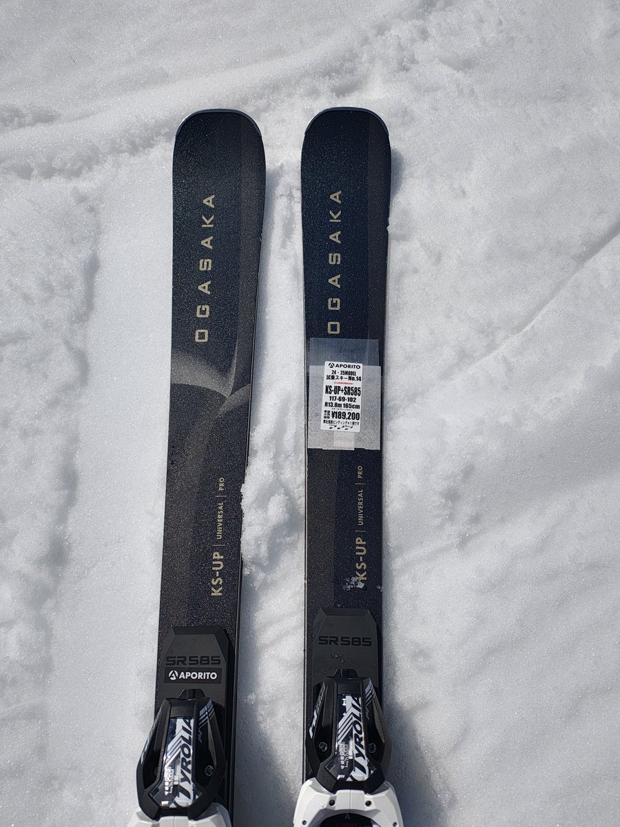 takkun_kawagoe's tweet image. 試乗会一本目
オガサカ　KEO'S　KS-UP+SRプレート
昨年のAPの後継機種。Rは少し大きくなったけど、気持ち細めのシェイプ。
昨年のAPも良かったけど、こちらの方が安定感が抜群に良かった👍️
165cmか170cm選べば、プライズ検定も一本でOK。今回の一番のお気に入り😁
#KSUP #オガサカ