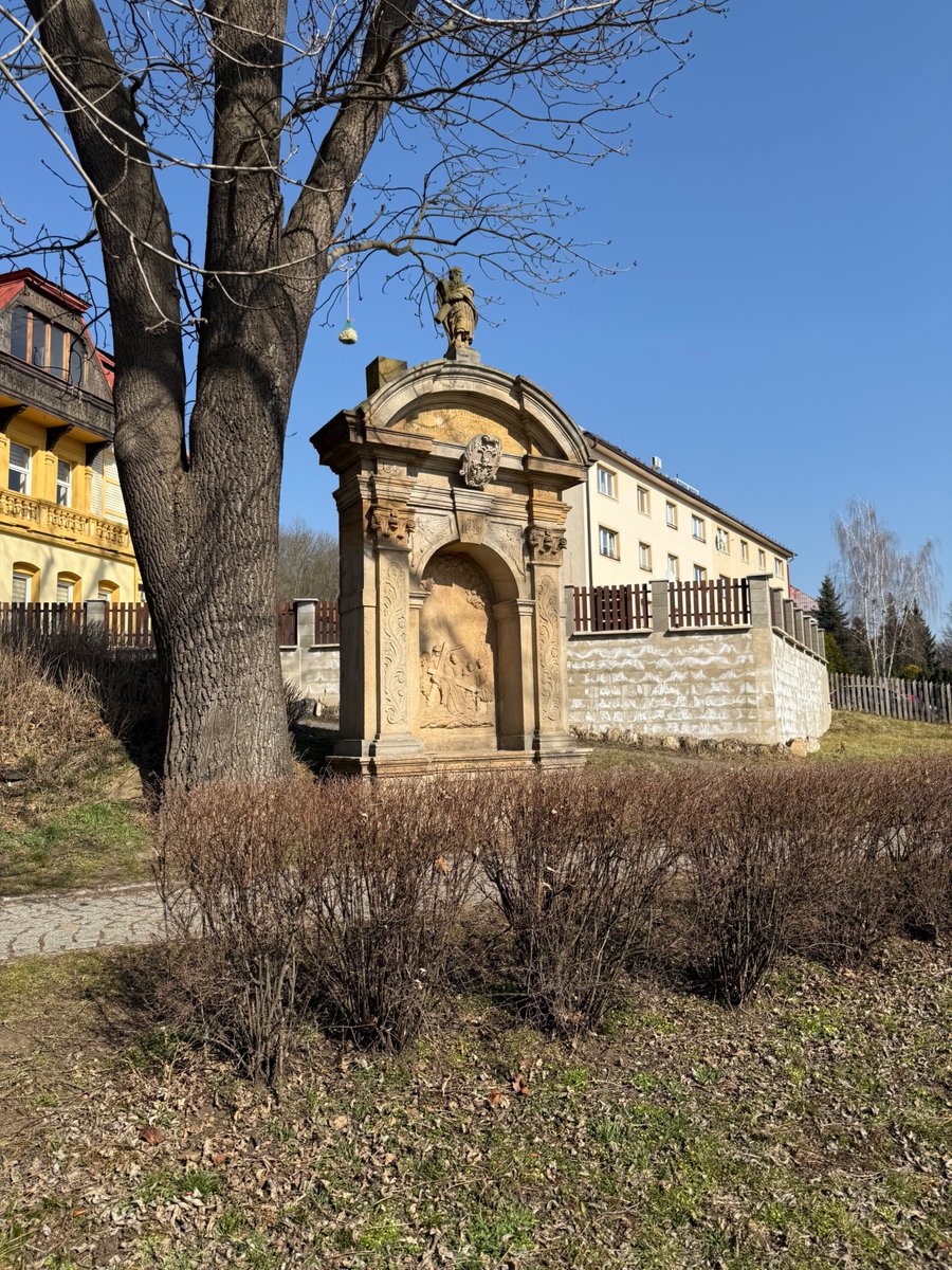 retroturistika's tweet photo. Křížová cesta v Kadani představuje Sedm pádů Kristových a je škoda ji nevidět #kadan #turistika #vylet #cesko #fotocesty #travel #czechia #hiking #trip #holy #calvary https://t.co/VTf4LKZyHM