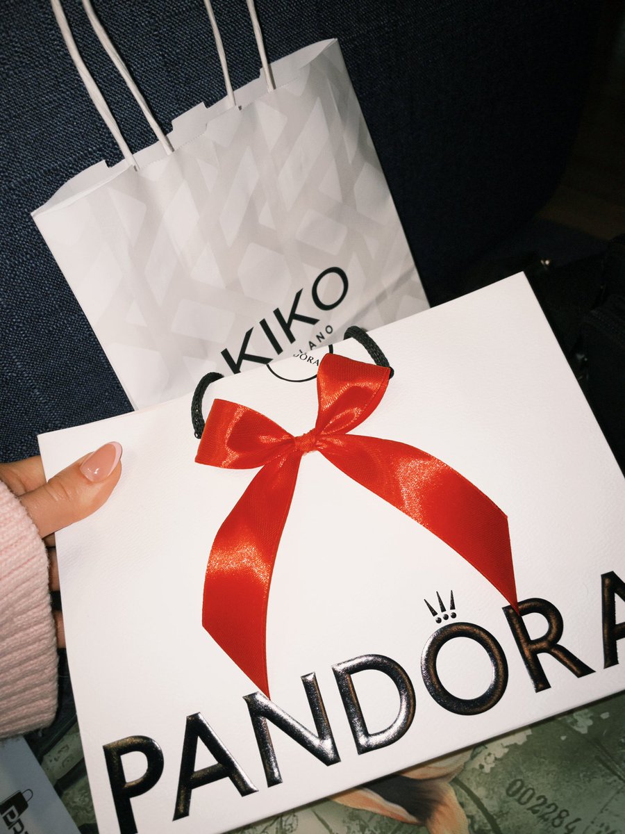 Şey...  Bu cücə böyüyüb bacısına hədiyyə alıb🥹❤️Zaman çox tez keçir🥹