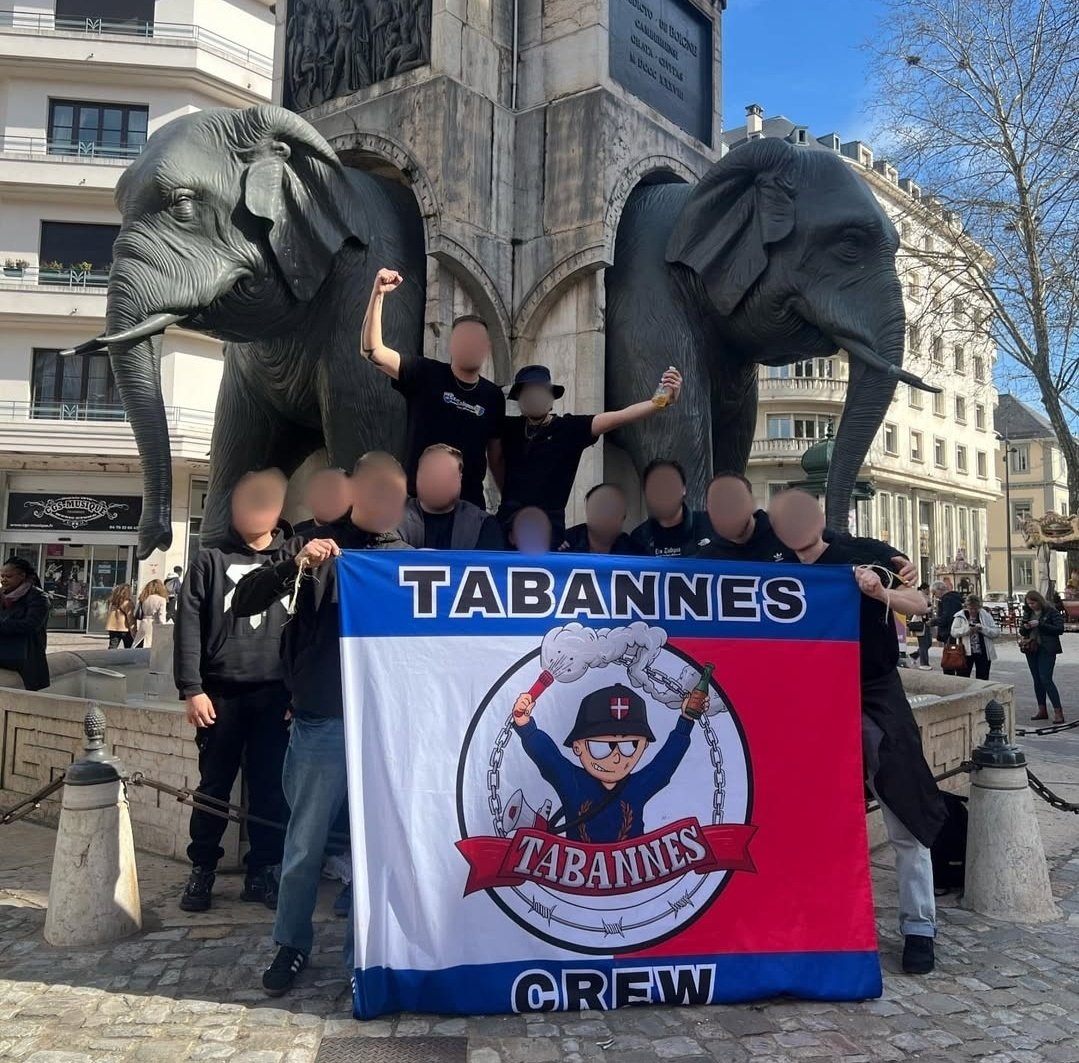 Les Tabannés ont mis le feu pendant leur déplacement du côté ee Chambéry 😍💙🤍

📸 <a href="/LesTabannes/">Les Tabannés</a>