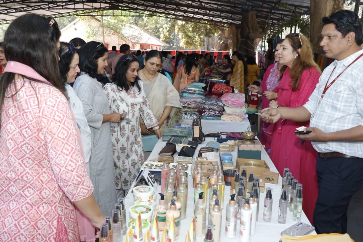 IaSouthern's tweet image. Empowered Women, Empower the World !

Celebrating the spirit of women entrepreneurs, Family Welfare Organisation #FWO, #Devlali proudly unveiled an #AWWA Entrepreneurial Exhibition cum Mela showcasing their talent, innovation and creativity. A vibrant platform for women-led…