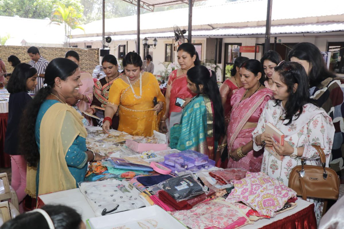IaSouthern's tweet image. Empowered Women, Empower the World !

Celebrating the spirit of women entrepreneurs, Family Welfare Organisation #FWO, #Devlali proudly unveiled an #AWWA Entrepreneurial Exhibition cum Mela showcasing their talent, innovation and creativity. A vibrant platform for women-led…