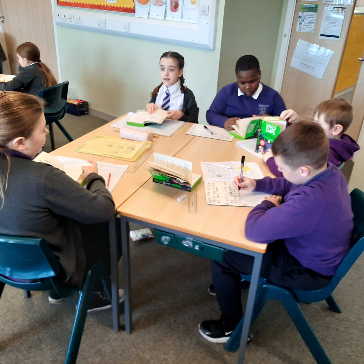 MissJKershawP5a's tweet image. P5a working wonderfully together scanning the text to complete their questions relating to our Novel Study. #Groupwork #Literacyacrossthecurriculum #Sentencestructure @ASP180 @ASPParent_Voice