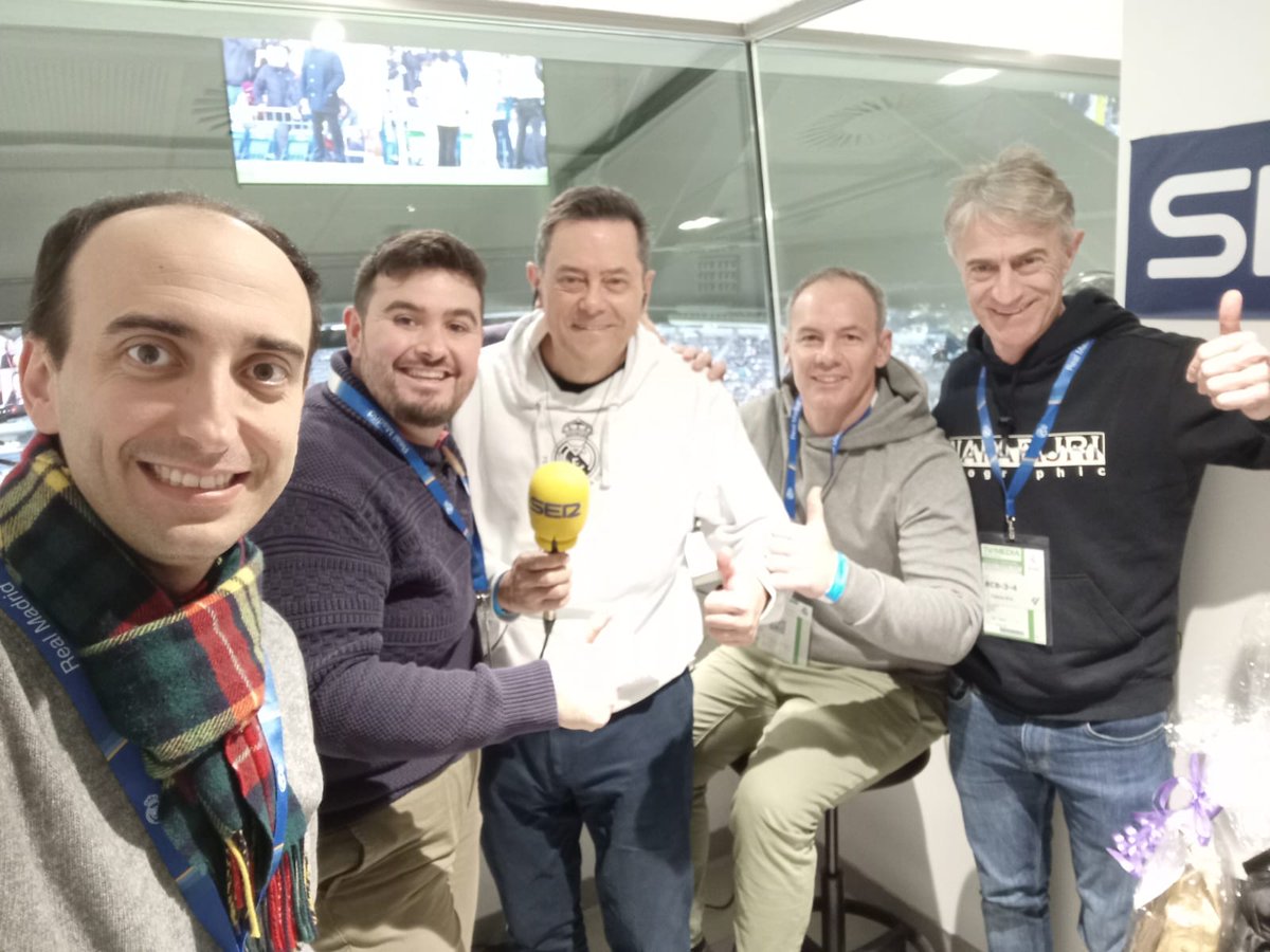 📻EN DIRECTO‼

🏟 Bernabéu
⚽ #RealmadridRayo
🗣 Narra <a href="/aromeroser/">Antonio Romero</a>
 🎤 Inalámbricos <a href="/javiherraez/">Javier Herráez</a> <a href="/antonmeana/">Antón Meana</a> 
 
🎙 Dirige <a href="/garridocarrusel/">Dani Garrido</a>
👥 Con <a href="/AlvaroBenitoV/">Alvaro Benito Villar</a> <a href="/AS_Relano/">Alfredo Relaño</a> <a href="/As_TomasRoncero/">Tomás Roncero</a> <a href="/brunoalemany/">Bruno Alemany</a> <a href="/Jorgeescorial/">Jorge Escorial</a> 
 📣 #VARMan <a href="/itu_edu/">Eduardo Iturralde</a>
🔌 Tec <a href="/borjagonzalezn/">Borja González Núñez</a>