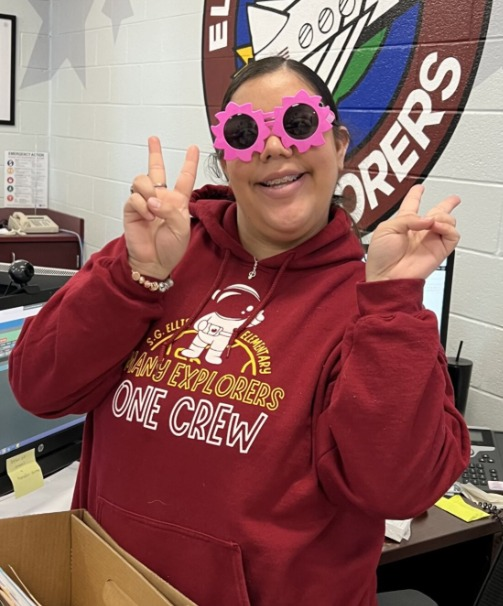 _AndyJacks's tweet image. More Fun Friday pictures from our School Counselor, Ms. Barnhart! #EllisExplorers