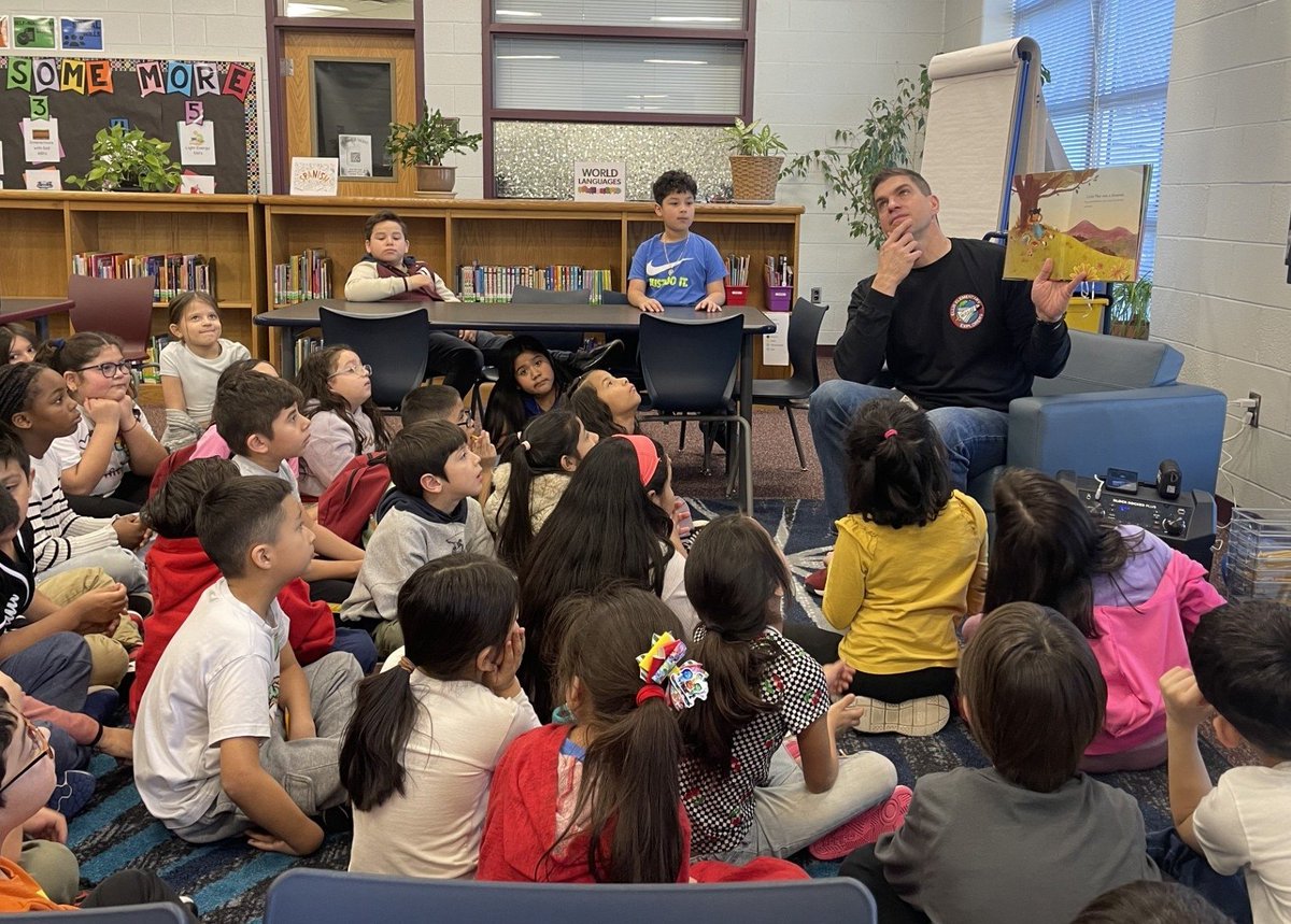 _AndyJacks's tweet image. On Friday, I read Mae Among the Stars by Roda Ahmed to every grade level for #ReadAcrossAmerica. One of the main themes of the book is, &quot;If you can dream it, if you believe it, and work hard for it, anything is possible!&quot; Perfect for our #EllisExplorers!  @RodaWorld_