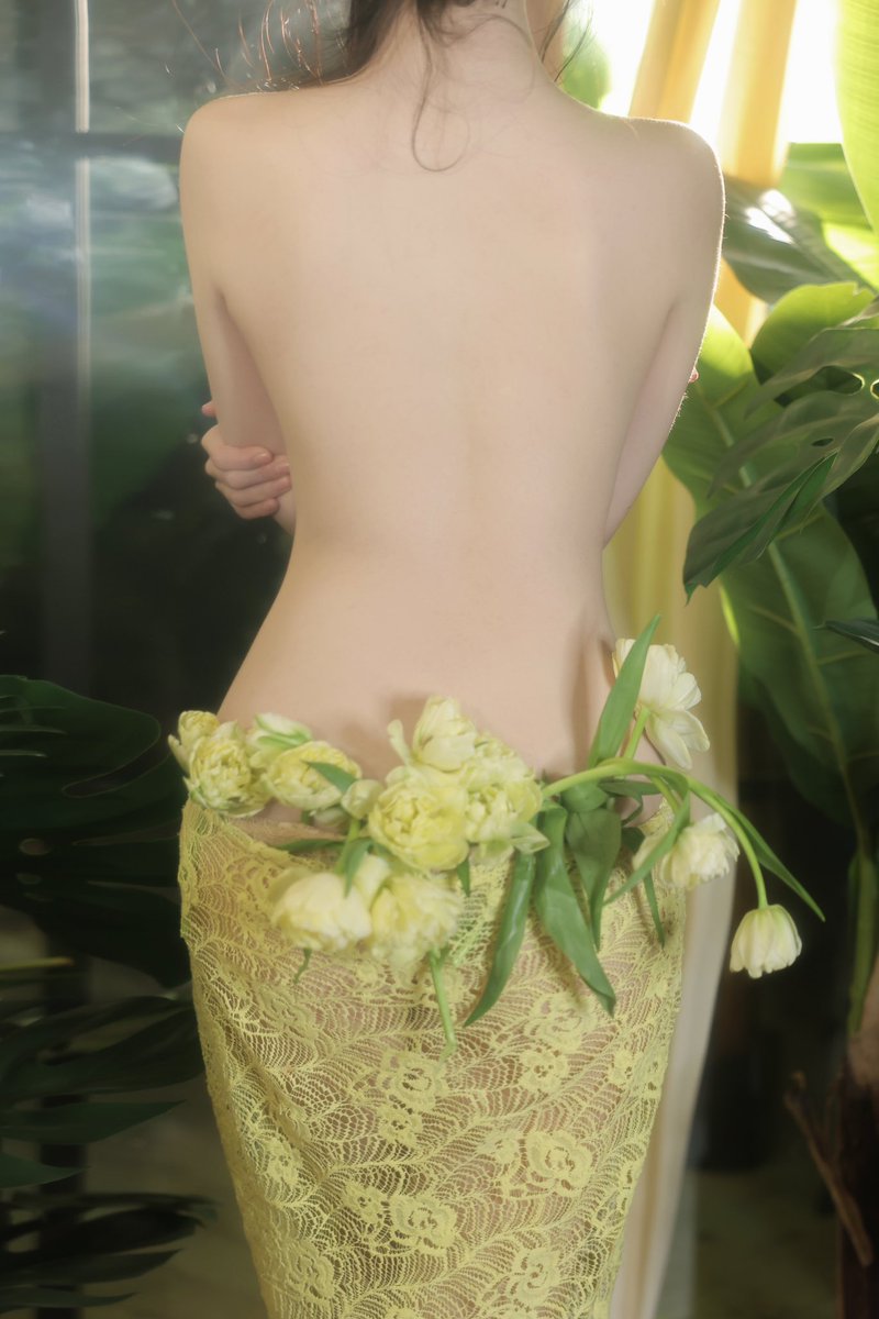 在你之前，郁金香还没有名字
#私房 #人像 #光影