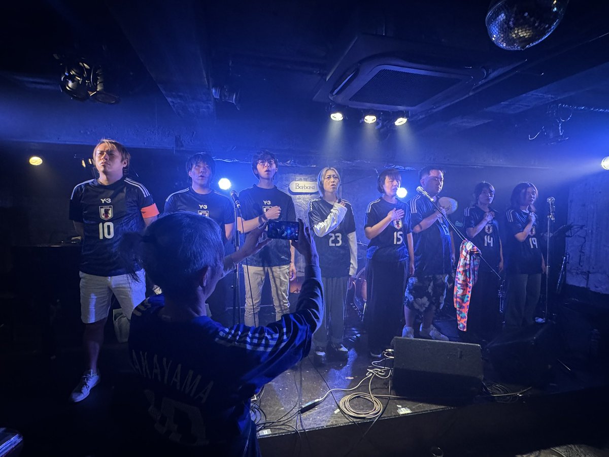 yuzu_karaage2's tweet photo. 代々木Barbara presents.
「代々木ソウル！ダイナマイト伝説！」を観にいきました💣🔥
アロハさんのライブを観たのは昨年7月ぶりで嬉しくてめちゃくちゃ楽しくてノリノリで聴けました🥹⚽️🌺🌴✨️
クロニクル歌詞良すぎたー߹ 𖥦 ߹
またライブ行きたいです！ https://t.co/P5CyFRa9Yo