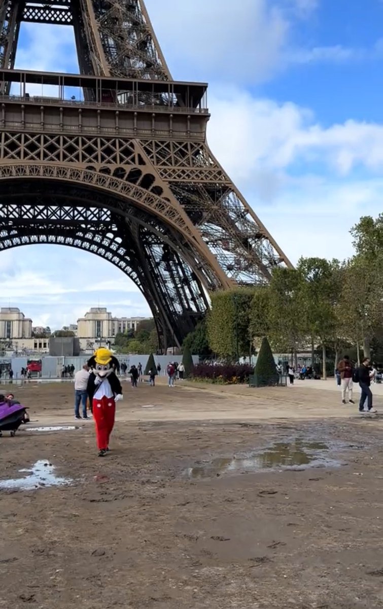 whoopziiy's tweet photo. DIBALIK INDAH NYA KOTA PARIS 

ternyata Paris gak se indah di Instagrm😭😭 https://t.co/KHOoIJSPM1