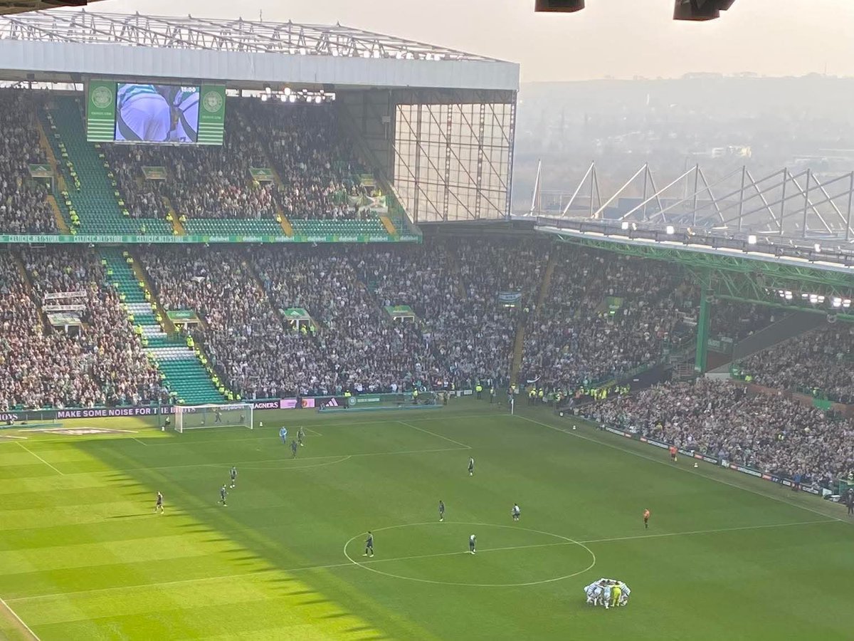 Around 7000 Hibs fans at Celtic today in the Scottish Cup. An absolute incredible support!👏