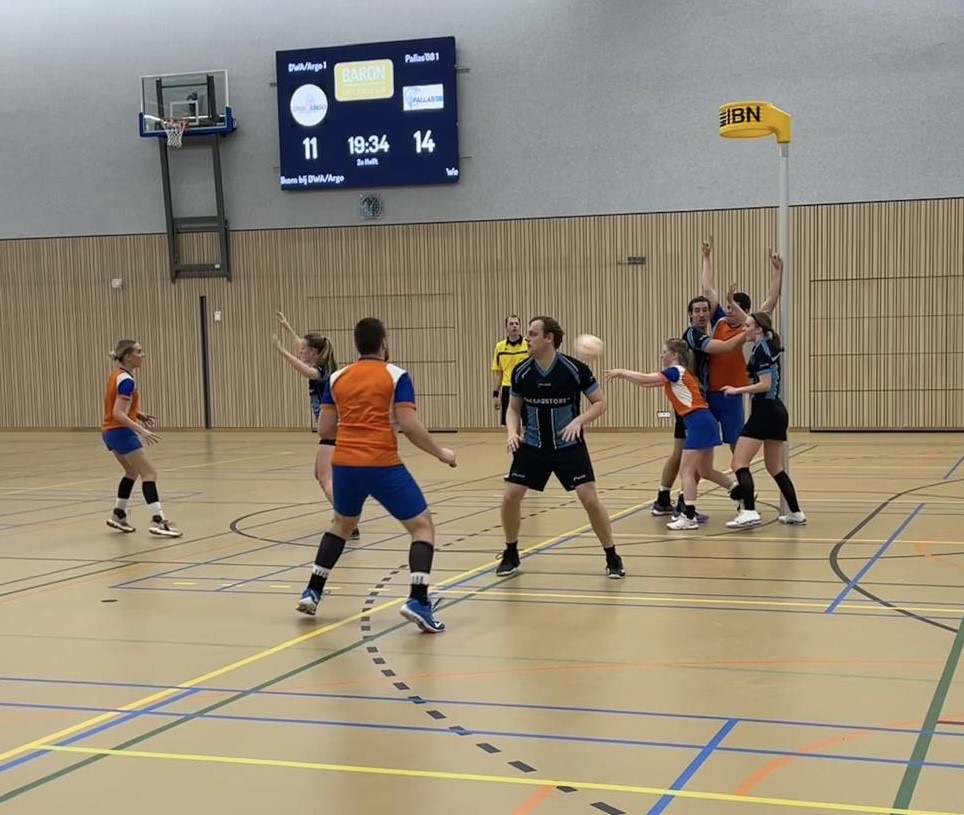 DWA/Argo maakt het koploper Pallas'08 lastig, maar verliest uiteindelijk met 15-22. Zie verslag op bit.ly/3DEam5o