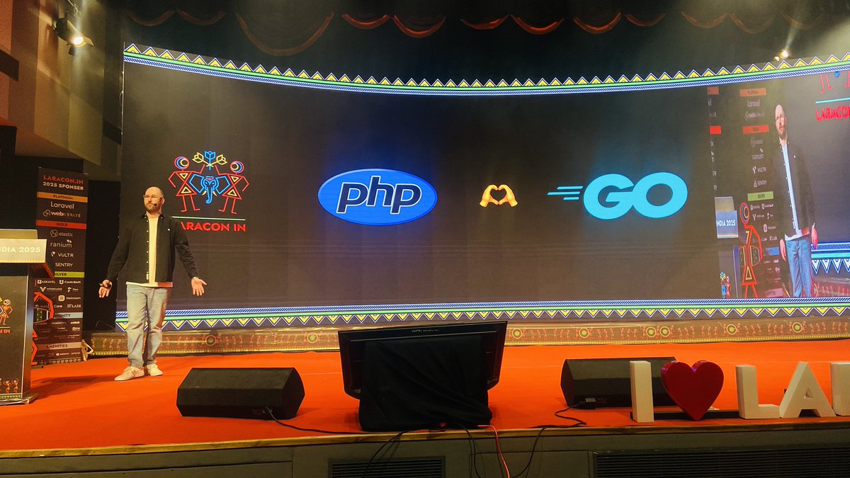 LaraconIN tweet media