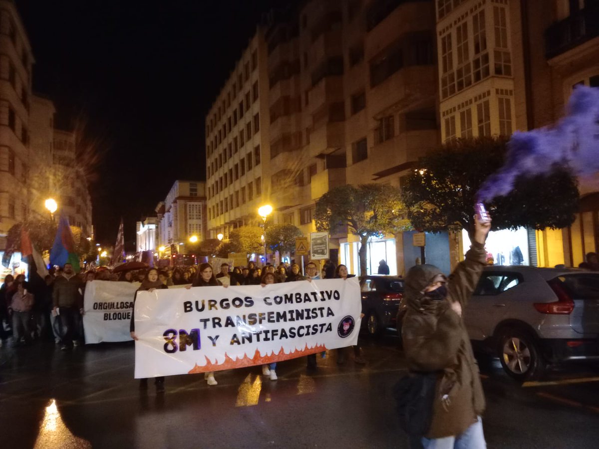 AnticapiBurgos's tweet photo. #Burgos Algunas imágenes de la mani #8Marzo con nuestras compañeras de #OrgullosamenteCombatives y #AbrirBrecha en el cortejo transfeminista y antifascista.
Transfeminismo de clase e internacionalista contra el militarismo y la extrema derecha. https://t.co/HIxumPLpgL