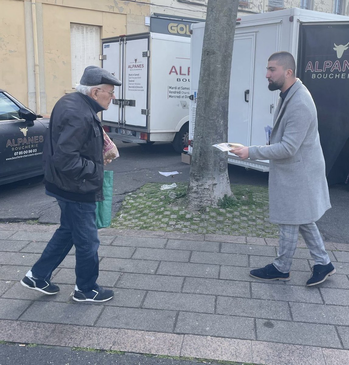 Remi_Berthoux's tweet image. Hier, nous étions sur le marché de #SaintFons pour défendre nos agriculteurs face au traité du #Mercosur ! 

Accueil chaleureux et opposition unanime à ce traité qui menace notre agriculture et notre identité. #Circo6914