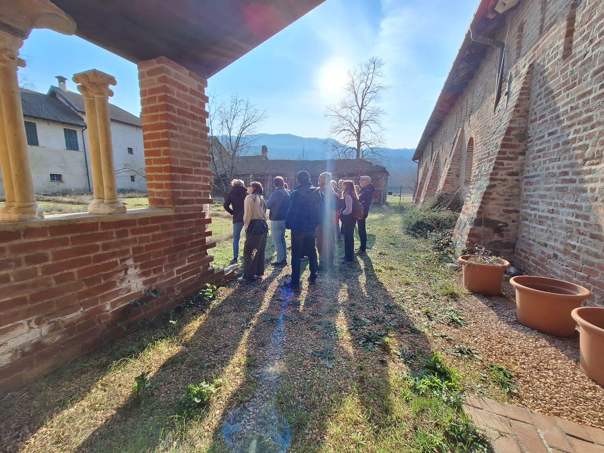 Tentativi di primavera ieri alla Badia di #Tiglieto! Ci siamo goduti una bella visita al complesso cistercense con Mauro, che ci ha guidato attraverso le vicissitudini storiche che hanno coinvolto questo luogo così suggestivo
#Beigua