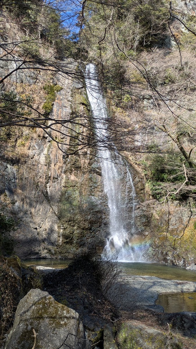 minakoclover's tweet image. ふくみんのモミアゲを観に行ってきましてん😁
ふくみんの足元には虹🌈
ふくみんを感じながら。
想いながら。
本人に会わずして、あれこれ想う趣き好き。
閑な場所でふくみんを想う。
#箕面の滝
#はっしー
#HashSound
#福見健二
#もみあげ
天気も良くて心地良かった。
付き合ってくれた友達に感謝✨