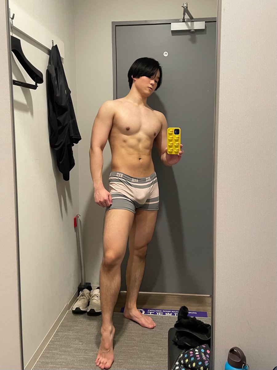 アブローラー100回950日
スクワット100回10日目
腕立て100回10日目

自分二分割なんやけど分割増やすか迷う！！