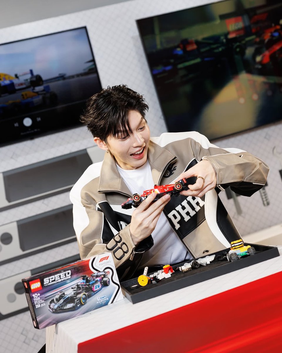 AouFamily's tweet photo. ⋆˚✿˖° ⁺. 09.03.2025
——— IG Update ; aou_tnbknr
ต่อ LEGO แบบคนโก้ๆ 555555 🤣😊
LEGO และ Formula 1® เปิดตัวคอลเลกชันใหม่ มาพร้อมสินค้าในทุกทีมตอบโจทย์นักสะสมและนักต่อเลโก้ทุกวัย🏎️💨
#LEGO #F1 #LEGOTH #BuildTheThrill
#aou_tnbknr #เหล่าเดซี่ของอู๋ https://t.co/UhVX3Wf89d