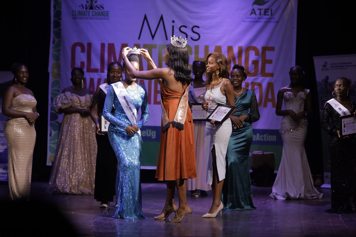 Kristen🌹 tweet media