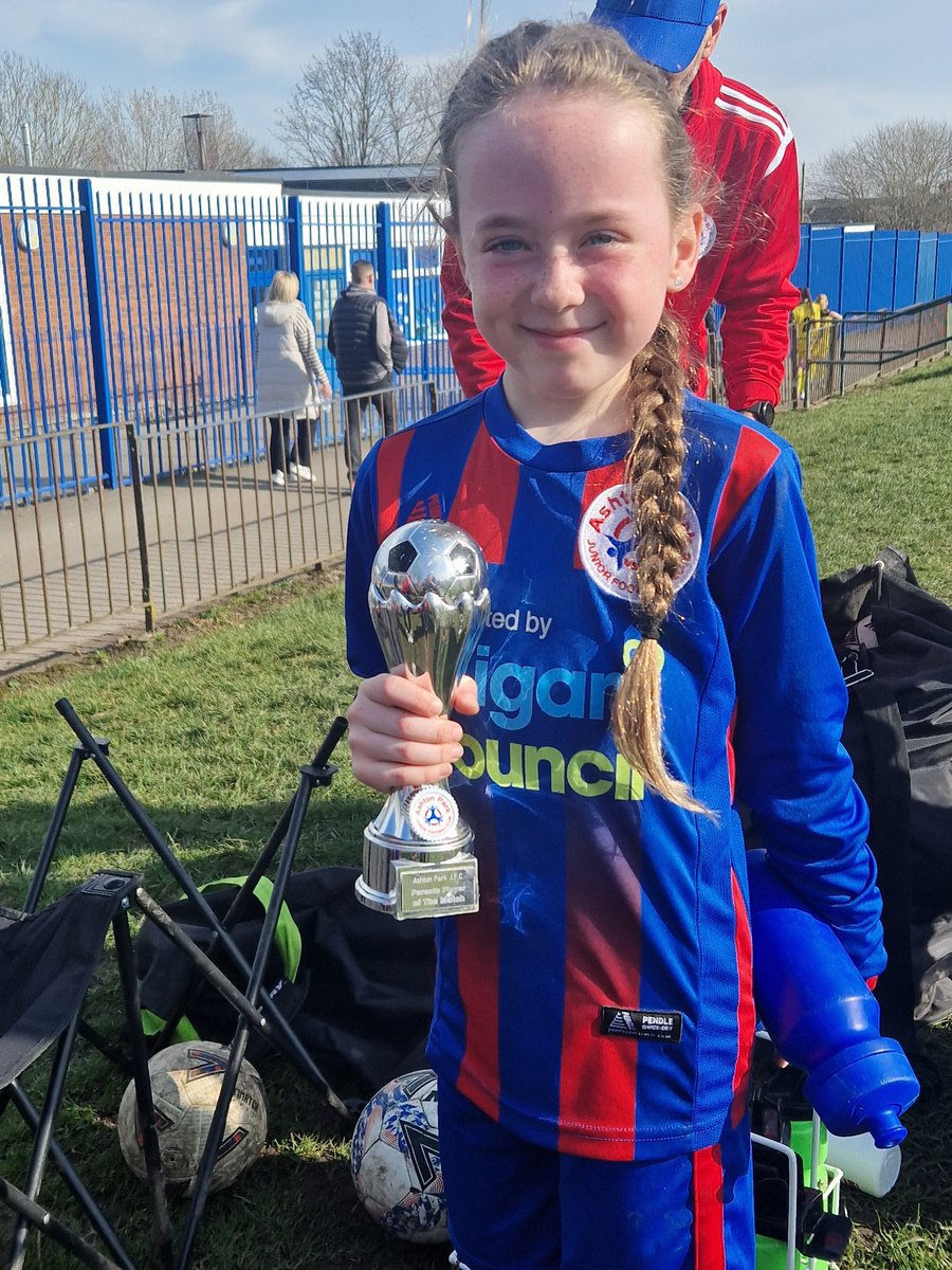 Sarah210810's tweet photo. Amazing game this morning for Lara, well done to Ashton Park Girls under 9's. Lara came away with the opposition woman of the match 👏👏🏆🏆⚽️💗. #proudmum @saintoswalds @andy1982andy https://t.co/nWcLXtboMI