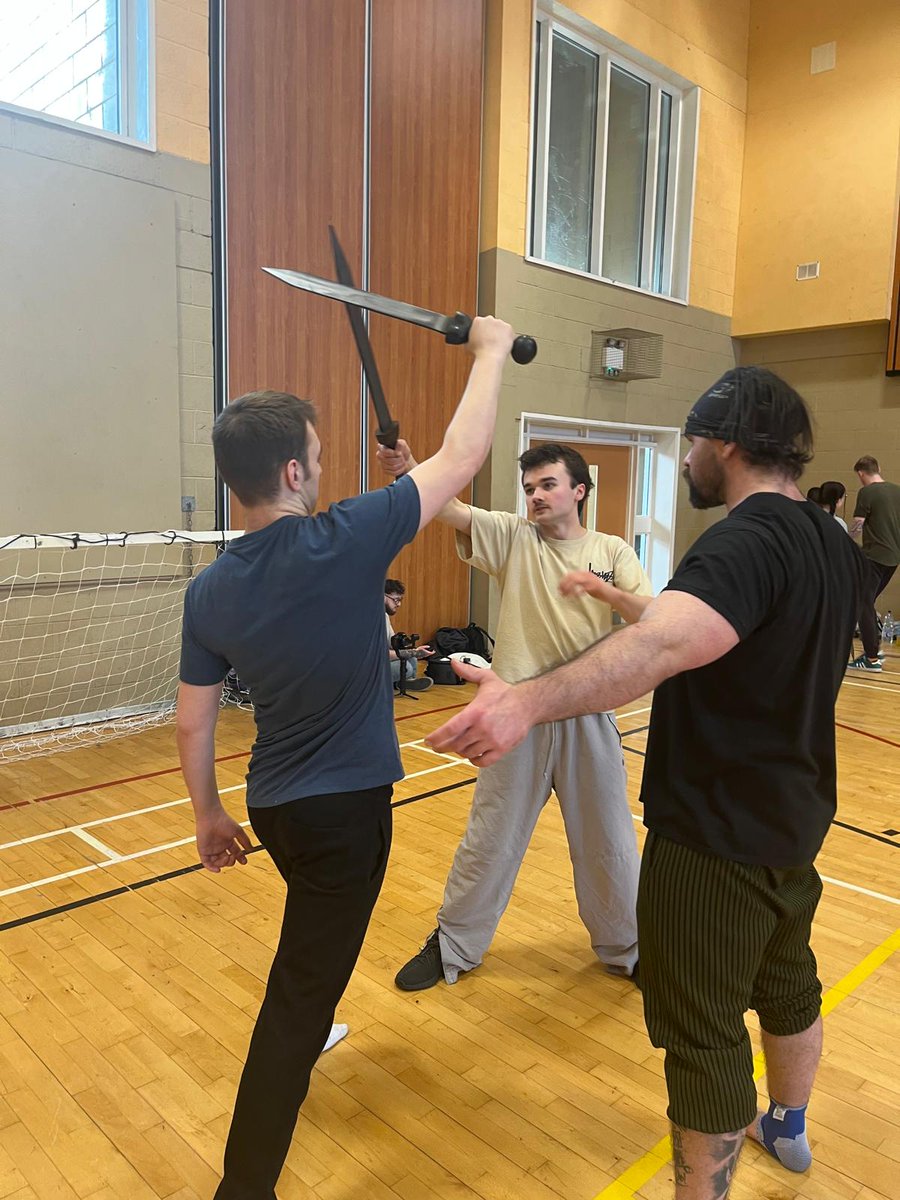 AWESOME DAY yesterday with the incredible Ray Nicholas for our stunt and fight masterclass! 

Every single student was brilliant and really took what they were taught to the next level! Well done! 👊🏼

Huge thanks to Ray for his incredible teaching!

#waosa #RayNicholas #stunts