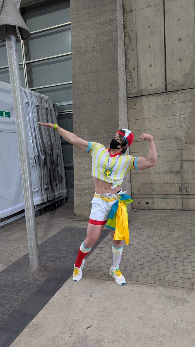 c4u_v's tweet photo. 最後の3時だけサンタの気分になれたので良かったです。お会いした@Heartcat7,@KoalaUniverse
@dol_phin_max,@kneeldownandcry など多数の人にホロライブのグッズを提供させてもらいました来年も同じようなことできることを心から願っています。
では皆様よいホロライフ
#hololivefesEXPO25_DAY1 https://t.co/v7DDou5PTJ