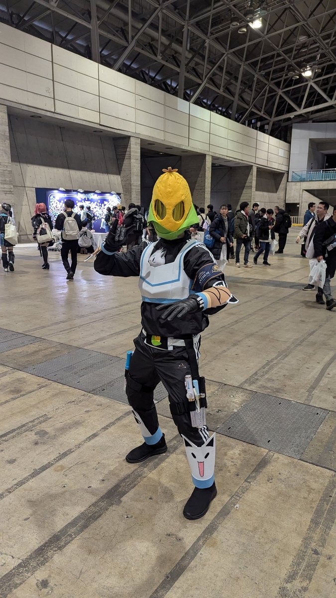 c4u_v's tweet photo. 最後の3時だけサンタの気分になれたので良かったです。お会いした@Heartcat7,@KoalaUniverse
@dol_phin_max,@kneeldownandcry など多数の人にホロライブのグッズを提供させてもらいました来年も同じようなことできることを心から願っています。
では皆様よいホロライフ
#hololivefesEXPO25_DAY1 https://t.co/v7DDou5PTJ