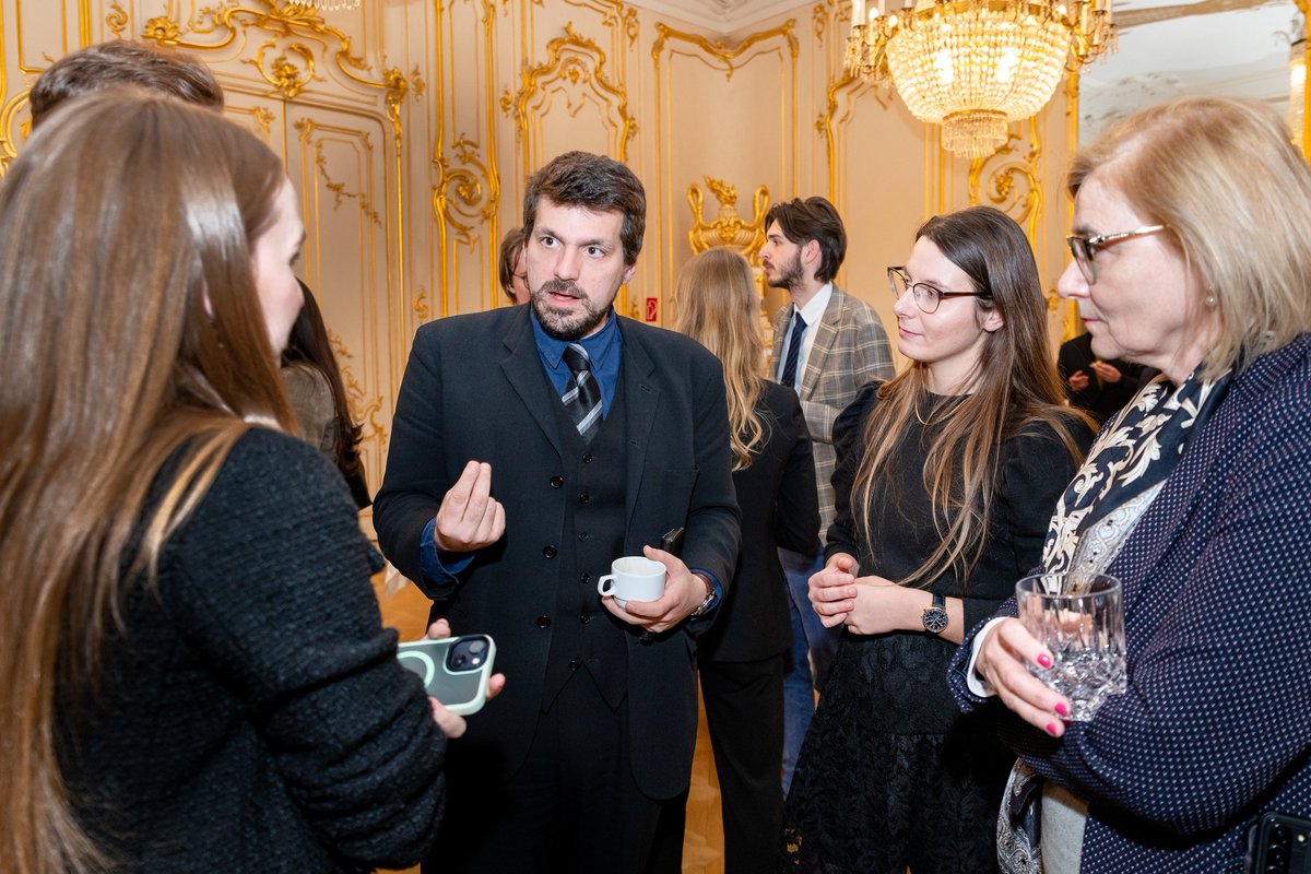berndstroehm's tweet photo. Delighted to participate as expert from @wiiw_ac_at in a panel discussion at the #HungarianEmbassyVienna, to talk about the #Future of the #WesternBalkans. This event was special, as students from my #WesternBalkansSeminar @DA_vienna attended and engaged in the discussions! https://t.co/AJ4ILNoWv9