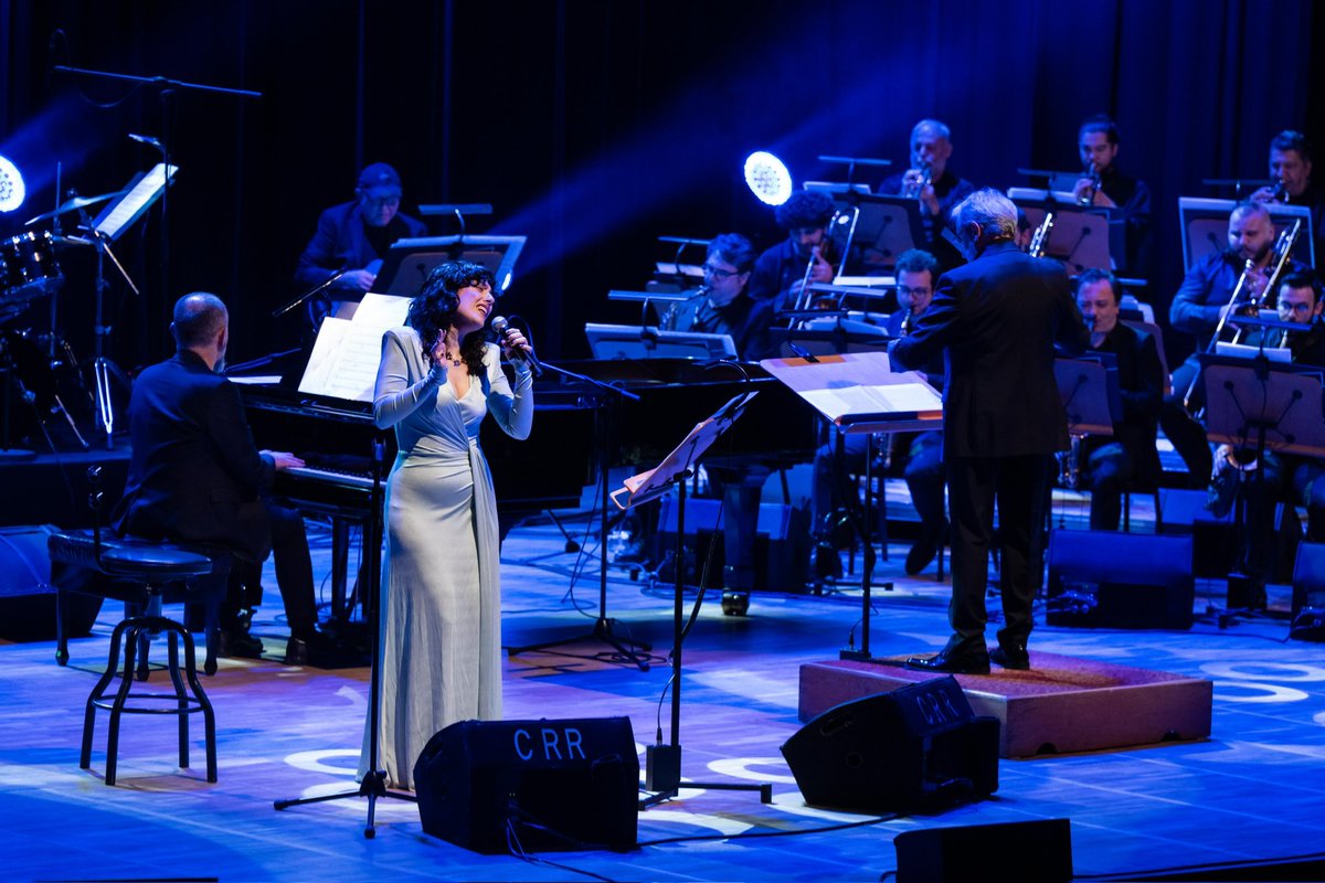 🎙️Yeni söyleşi için buyrun🙃
Cemal Reşit Rey konser salonunda sahne alan müzisyen kadınlarla konuşmaya devam ediyorum. Bu zorlu yılın içinde yapmaktan heyecan duyduğum, geleceğe bir arşiv bırakma ihtimalini daha çok düşündüğüm bu imkânı, CRR Caz Orkestrası'nın Şubat ayının