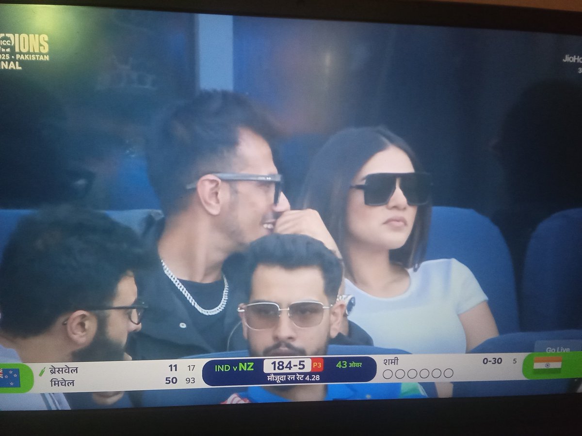 Yuzi भाई तो बहुत तेज निकले 😑😂 
कौन हैं yuzi भाई ये😶‍🌫️
#INDvsNZ #ChampionsTrophy #yuzichahal #dhanshree #Rohit #Mitchell