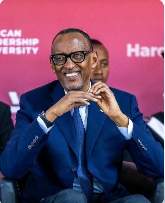 Of course, he smiles! 🇷🇼💕
