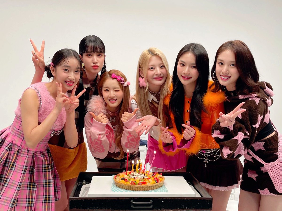 sailorsnotes's tweet image. 𝚅en𝕚mos corr𝕚endo porque, después de un 𝕝aaargo descanso 💤 fina𝕝mente estamos de vuel𝕥a, más a 𝕥ope que nunca ! y, además, con nuest𝕣o tan esperado « 𝕛apan · s𝕚ngle » el cual espe𝕣amos que d𝕚sfruten muchis𝕚mo, ♡!

𝚙ōpp𝕪 ' 權 ✺ ⋆ 𝚜a𝕚𝐥o͞𝐫s !