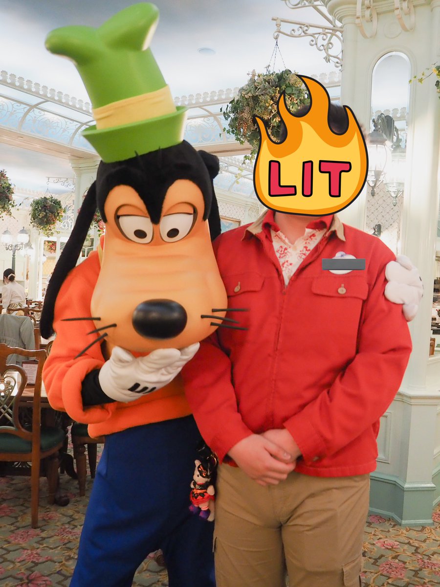 人生初エンチャンテッドガーデンでも無事グーフに会えたのですがワンショお願いしたらキャプさんとのツーショにして！って言われてじわった