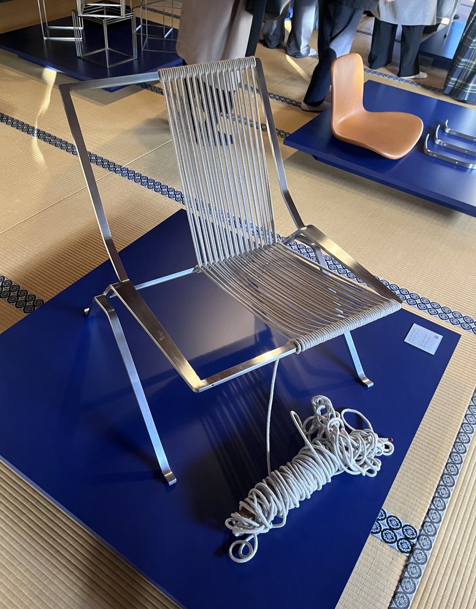 【PK25】
ポール・ケアホルムがデザイン。

1枚の鉄板を縦に割くことで作られているため継ぎ目が一切なく「エレメントチェア」の別名にふさわしい傑作。

ヨットに旗を張るための丈夫なロープを巻きつけており、京都・両足院の展示では、その丁寧な作業の過程を拝見することができた。