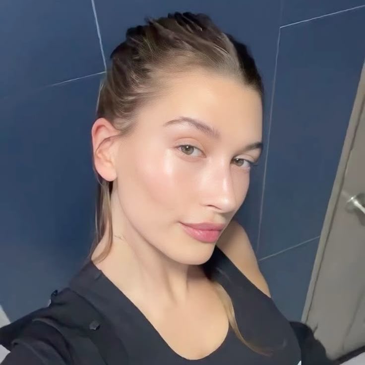 Albüm duyurusu yapmasını beklediğimiz Playboi Carti, Hailey Bieber’ın cilt bakım rutinini uyguladığını ve çok memnun olduğunu açıkladı.