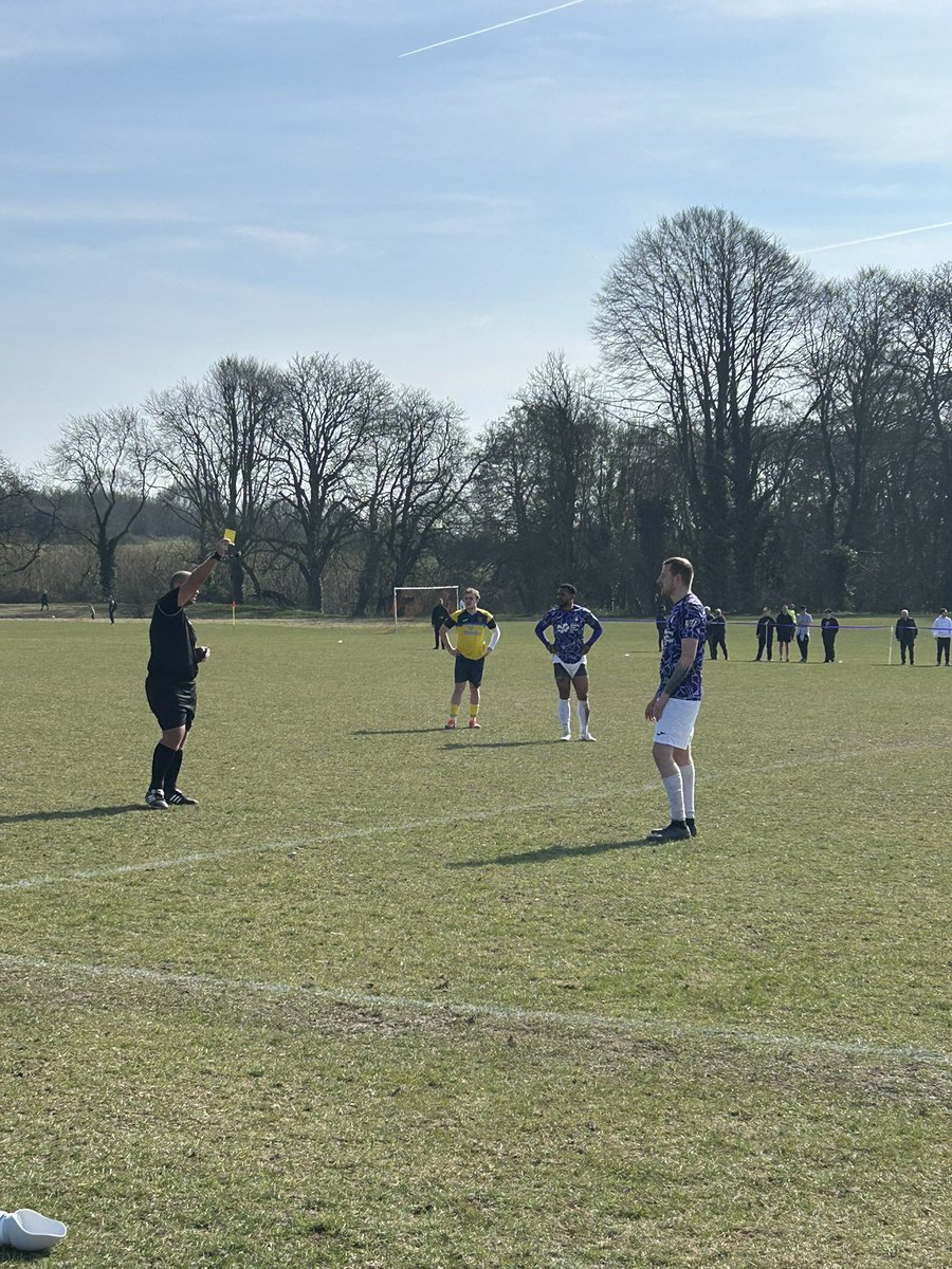 DTCC FC (@fcdtcc) on Twitter photo 83’ still Christmas at Leagrave Park the amount the Bedfordshire Mike Dean is giving out 🎅🏼
Another one for <a href="/OllieUnitedFC/">Ollie United FC (C)🎗</a>
<a href="/BedsFA/">Bedfordshire FA</a> do they work on commission?
🔵🟡 83’ still Christmas at Leagrave Park the amount the Bedfordshire Mike Dean is giving out 🎅🏼
Another one for <a href="/OllieUnitedFC/">Ollie United FC (C)🎗</a>
<a href="/BedsFA/">Bedfordshire FA</a> do they work on commission?
🔵🟡