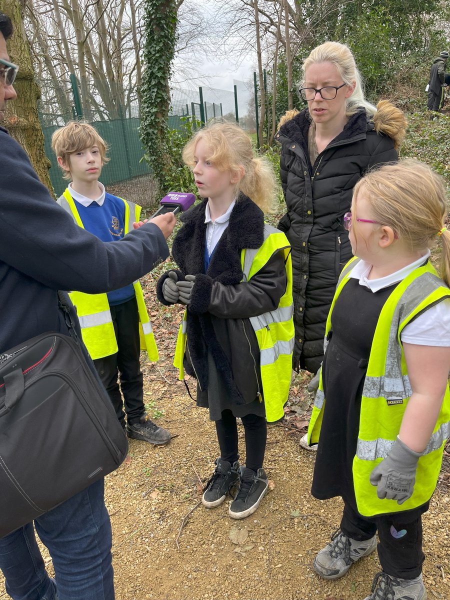 Trees for Cities
A group of our children, parents and staff helped plant trees in and around our site on Friday afternoon. Trees for Cities is a UK charity which aims to plant urban trees and create greener cities. Listen out for their interviews on Radio Leeds.
