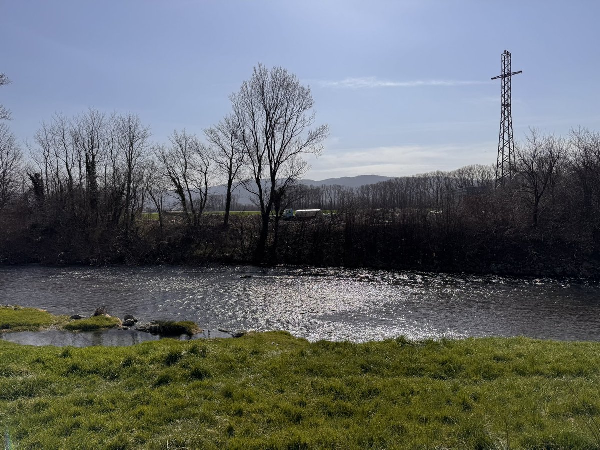 Namesto pogleda na Vipavo in zelena polja, pogled na gradbene odpadke 😔
#obcinavipava