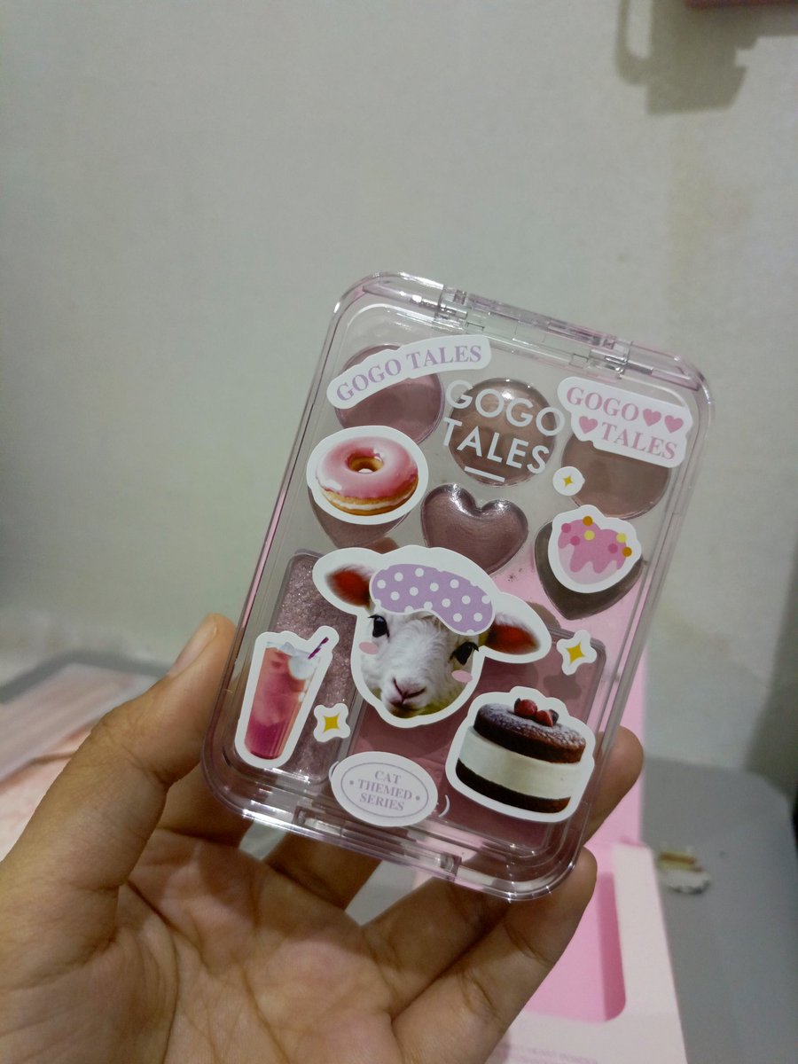 levicounter's tweet image. lucuuu banget ternyata ih eyeshadow gogo tales ini, warnanya juga pigmented🌷😻💋✨ sukakkkk