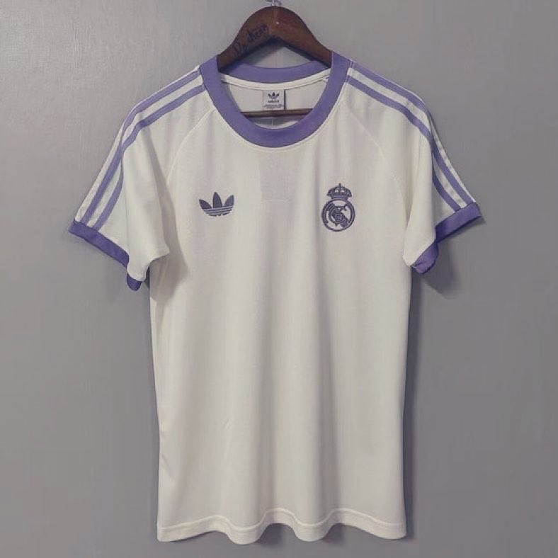 AdriRM33's tweet image. 🚨 SORTEO INTERNACIONAL 🚨

🤍 Si el Real Madrid gana hoy contra el Rayo Vallecano vamos a sortear esta camiseta del Real Madrid entre los que:

- Den RT a este tweet 
- Seguir a @AdriRM33 y @Ctinfo_17
- Mencionar a un amigo/a

Suerte a todos 🍀