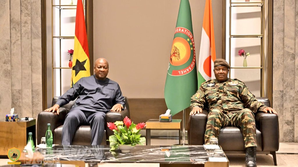 NIGER_CNSP's tweet photo. Le Président de la République du Ghana, Son Excellence Monsieur John Dramani Mahama, accompagné d'une importante délégation, est arrivé à Niamey ce dimanche 9 mars 2025 pour une visite de travail et d'amitié. https://t.co/bopRDHEnwO