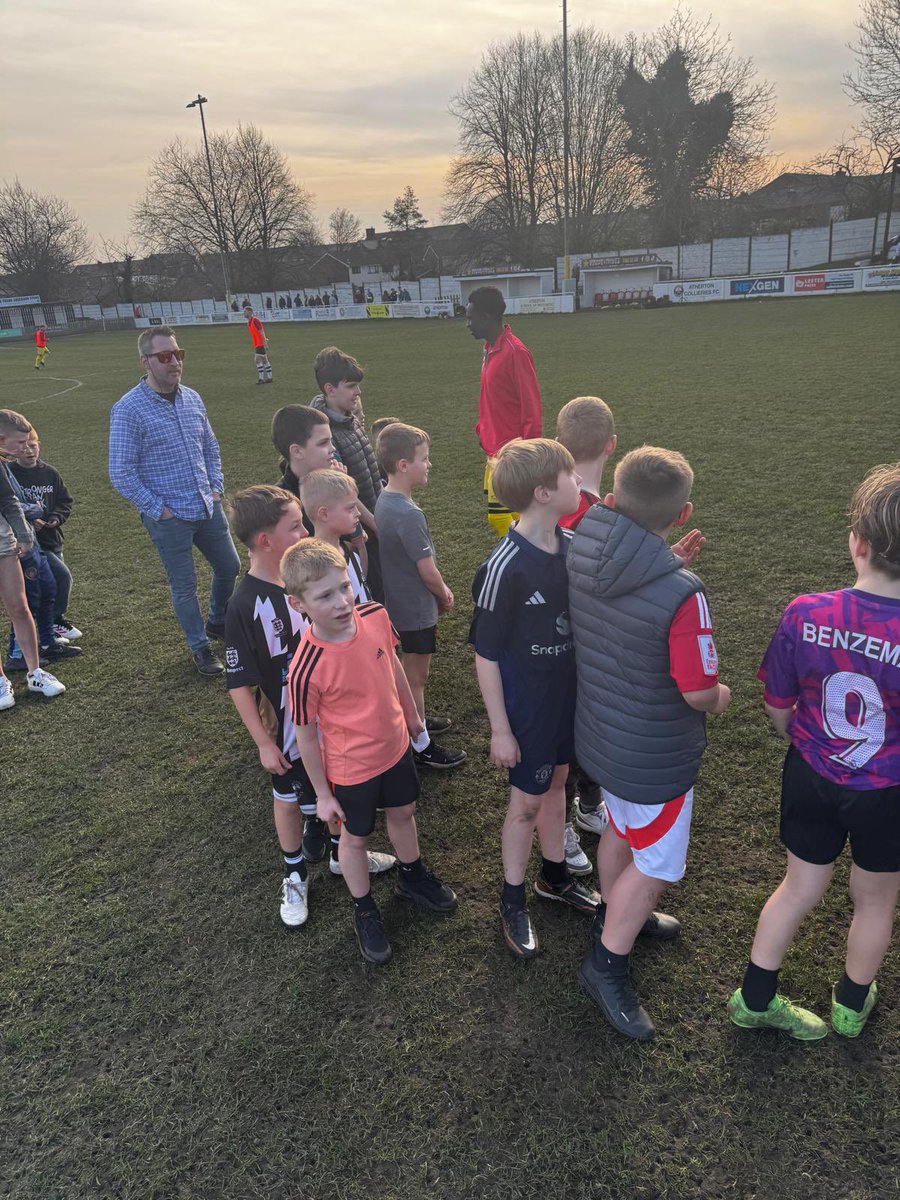 Freedom Football DC UK (@ffdcuk) on Twitter photo 🕺 𝘈𝘵𝘩𝘦𝘳𝘵𝘰𝘯 𝘊𝘰𝘭𝘭𝘴 𝘷 𝘛𝘳𝘢𝘧𝘧𝘰𝘳𝘥 🕺
Yesterday it was Coach Alex v Coach Matty! We invited down all the Kids coached by them to watch and they were able to clap the teams out as mascots then everyone had a penalty at half time. Thank you to Paul at <a href="/ACFC1916/">Atherton Collieries</a> ⚽️ 🕺 𝘈𝘵𝘩𝘦𝘳𝘵𝘰𝘯 𝘊𝘰𝘭𝘭𝘴 𝘷 𝘛𝘳𝘢𝘧𝘧𝘰𝘳𝘥 🕺
Yesterday it was Coach Alex v Coach Matty! We invited down all the Kids coached by them to watch and they were able to clap the teams out as mascots then everyone had a penalty at half time. Thank you to Paul at <a href="/ACFC1916/">Atherton Collieries</a> ⚽️