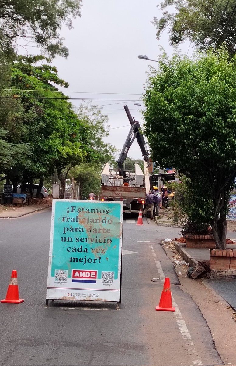 karibopy's tweet photo. Mi especial agradecimiento al presidente de  @ANDEOficial Ing. Félix Sosa, al Ing. José González, Director de Distribución y a todo el gran Equipo de Distribución, por la rápida y eficiente respuesta al reclamo. Lo bueno también es digno de ser destacado!! B° Obrero. https://t.co/u9FhwX2D2d