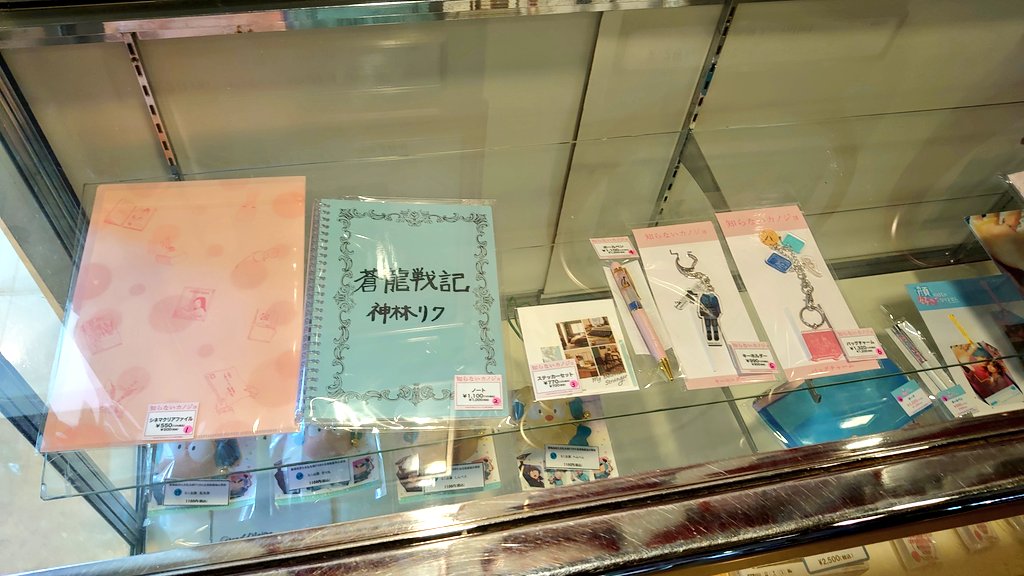 Norijabo's tweet photo. 『知らないカノジョ』
泣いちまったよ、なんだぁこれは？
タイトルの本当の意味が分かるシーンとか、主題歌を歌うシーンとか中島健人の涙につられて泣くじゃん！やめろよぉ…
ケンティーとmiletが良いのと、桐谷健太が映画の全てを支えてた。
主題歌の流れるエンドロールでまた泣く…
良作ぅ https://t.co/qUlrTHy6Jg