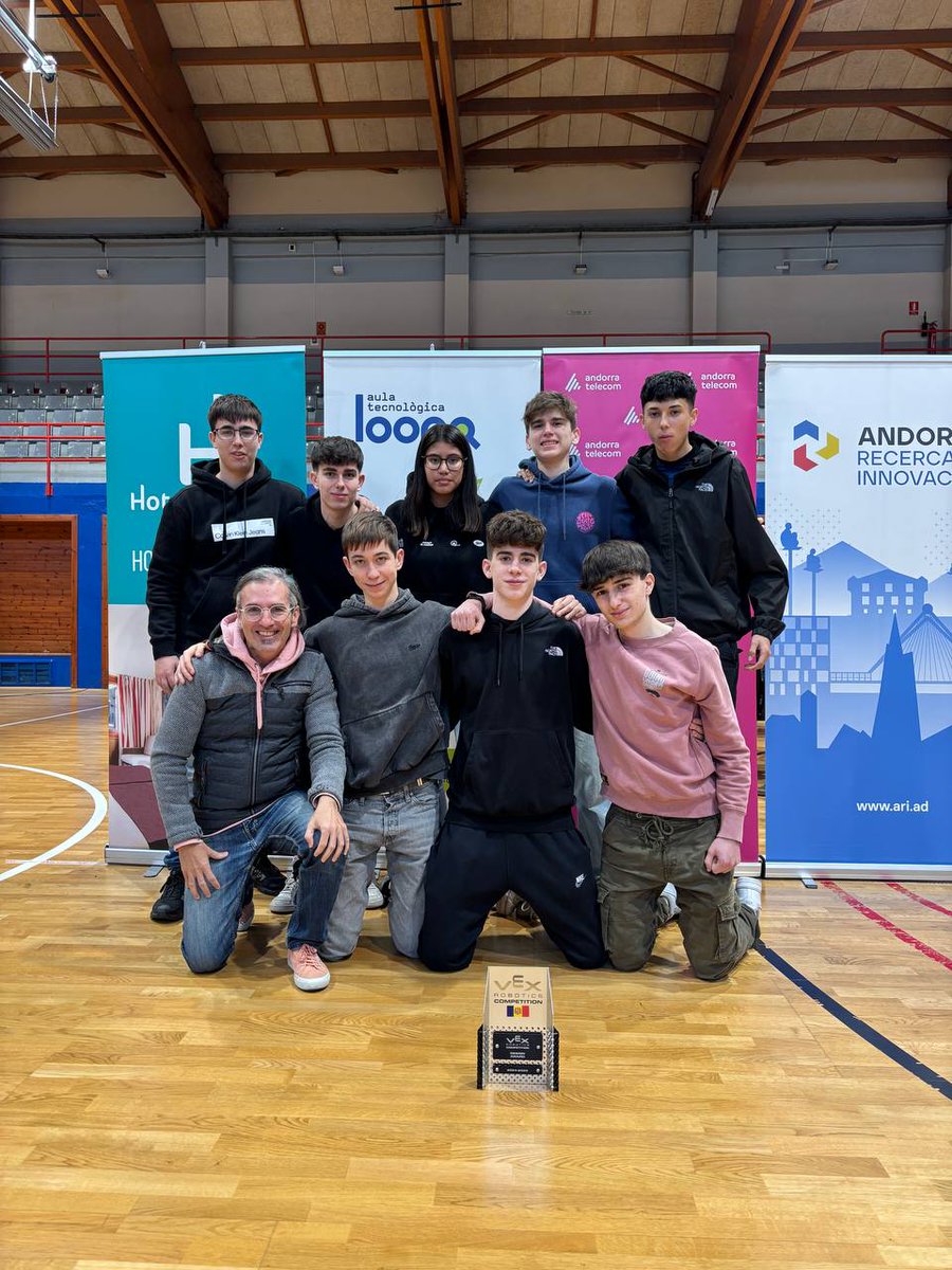 carmelitestgn's tweet image. #ADMTWC #POSTC Continuen els èxits de la robòtica a Carmelites! El nostres alumnes de l'itinerari de Tecnologia de 1r de Batxillerat han assolit una excel•lent tercera posició al 2n Open Internacional VEX celebrat aquest cap de setmana a Andorra. Felicitats equip #aprenemfent😃