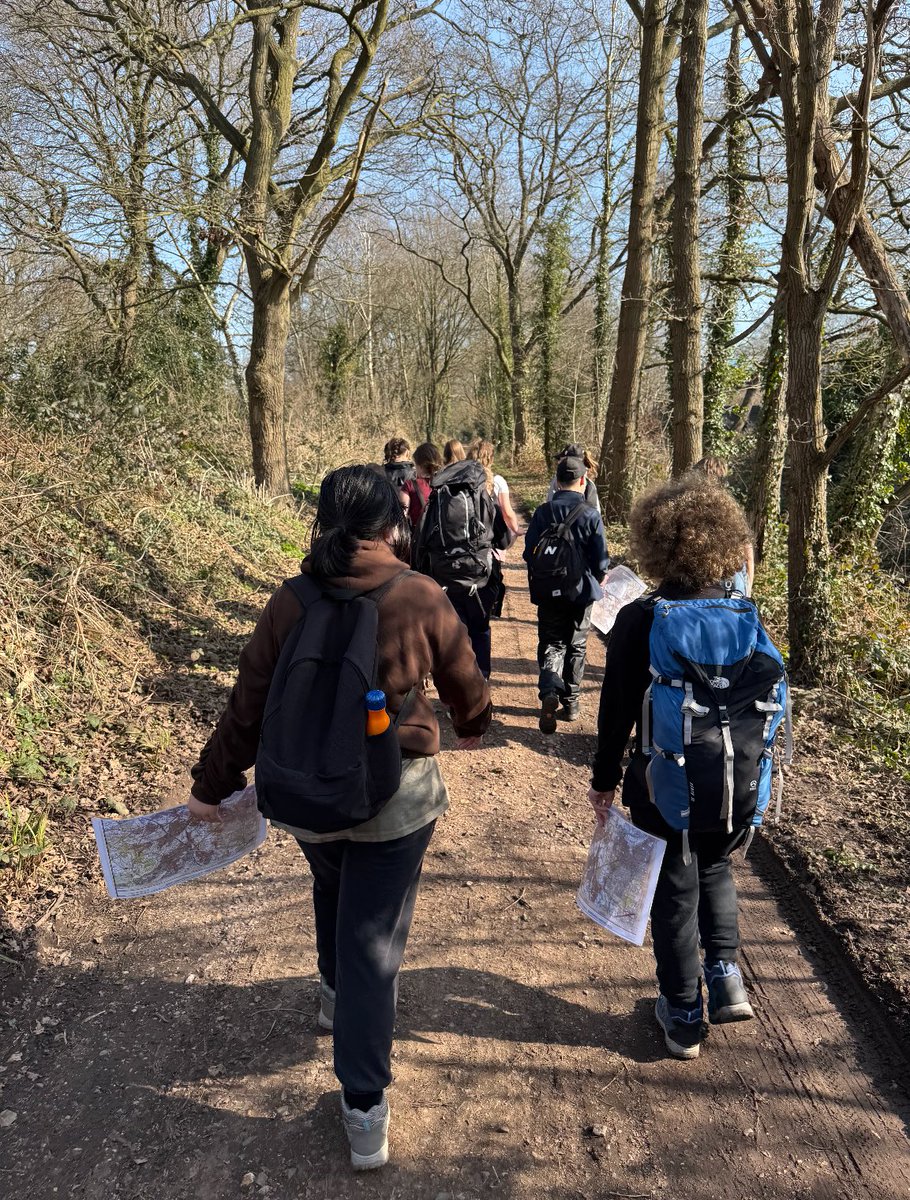 MagnaCartaSch's tweet photo. 🥾Duke of Edinburgh 🥾
Congratulations to all of our Y9 Bronze DofE participants who completed a successful training walk on Saturday. They learnt how to map read and use a compass in preparation for their practice expedition at the end of the month. #LearningShapesLives https://t.co/iNjF8kpMR2