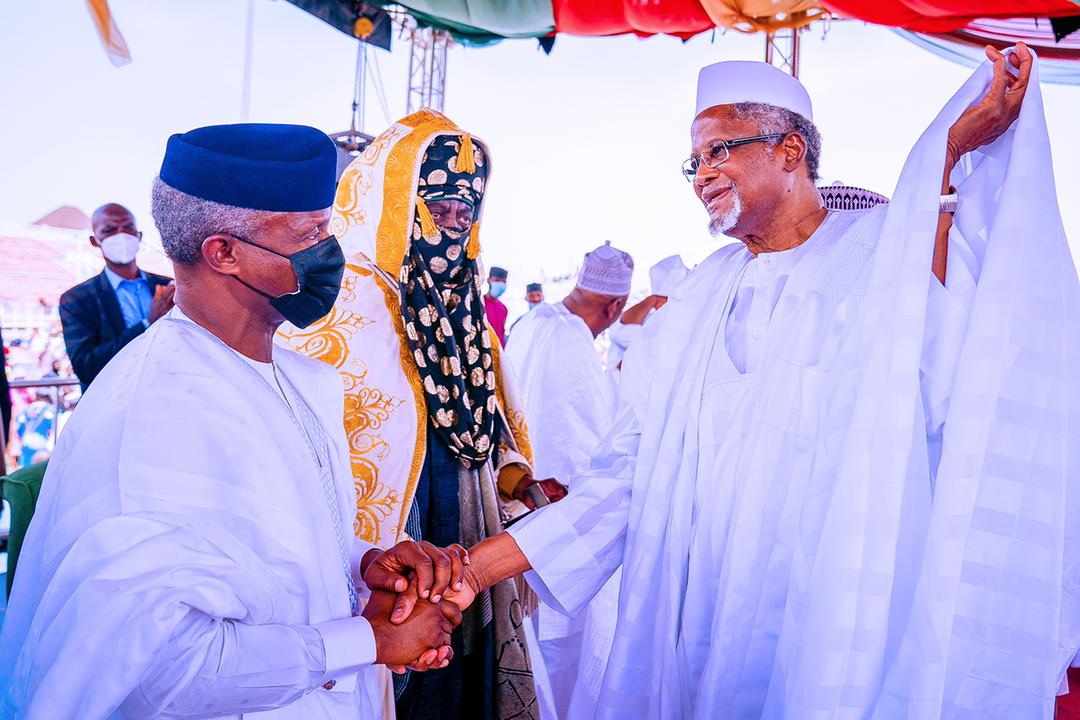 HrhBayero's tweet photo. 1/22
Five Years of Visionary Leadership: Celebrating Alhaji Aminu Ado Bayero's Reign

Happy fifth anniversary to His Highness, Alhaji Aminu Ado Bayero, CFR, CNOL, JP, who was appointed on the 9th of March 2020 as the 15th Emir of the Fulani dynasty. Your leadership &amp; dedication https://t.co/IaW74XFOjU