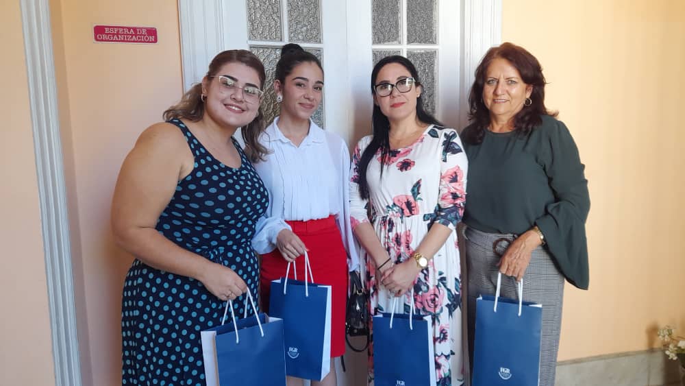 La <a href="/FGR_Cuba/">Fiscalía de Cuba</a> tiene rostro de Mujeres de #AceroYMiel. Que orgullo sentimos que nos representaran en el encuentro con el Presidente de la República. Felicidades. <a href="/PresidenciaCuba/">Presidencia Cuba 🇨🇺</a> <a href="/FMC_Cuba/">FMC de Cuba</a> @sec