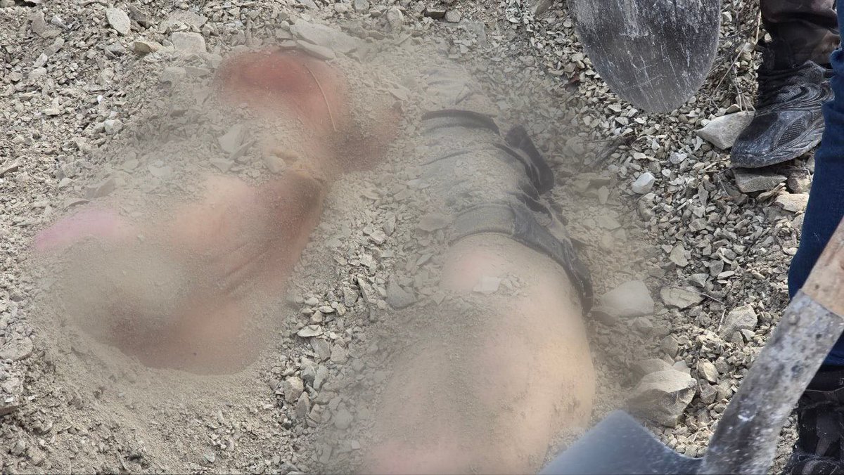 A horrific massacre was committed by the remnants of the defunct regime against police and security forces after their treacherous attack on the city of Qardaha. The bodies of the martyrs were found in a mass grave in one of the city's valleys.

#Suriye