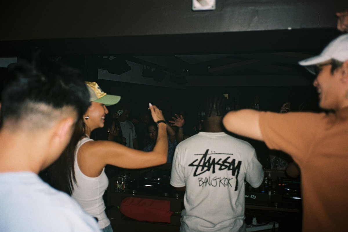 paralleltheory_'s tweet image. Just travelled the world on my solo for 2 months touring to fans I never knew I had. 

Not that anyone cares but… I did that, proud of myself. longest I’ve been away from home. 

Japan, Australia, Mumbai, Bangkok, Hong Kong, Shanghai &amp;amp; Chengdu.